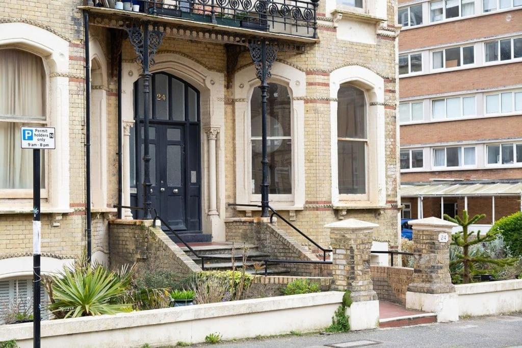 Апартаменты Stylish Mansion - Seaviews - Free Parking *